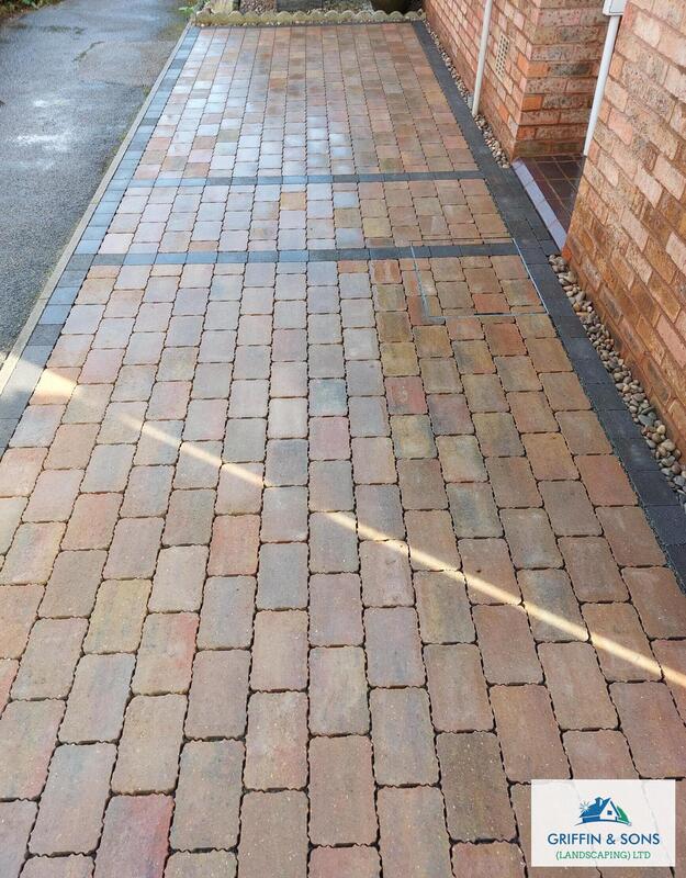 Block paved driveway
brick setts border